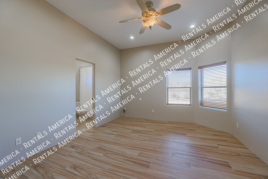 Building Photo - 14731 E Dixileta Dr