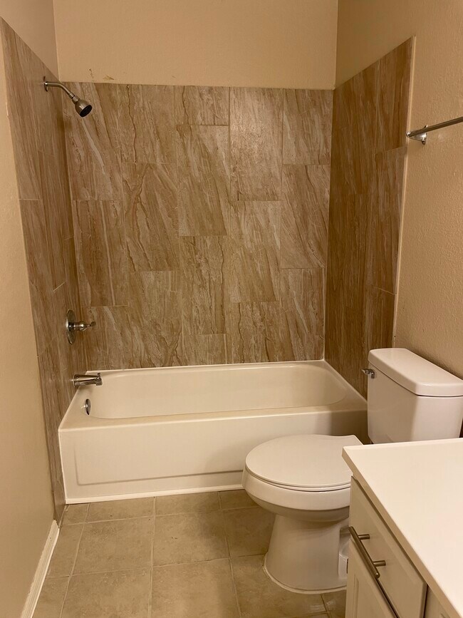 main bathroom - 7632 W Pershing Ave