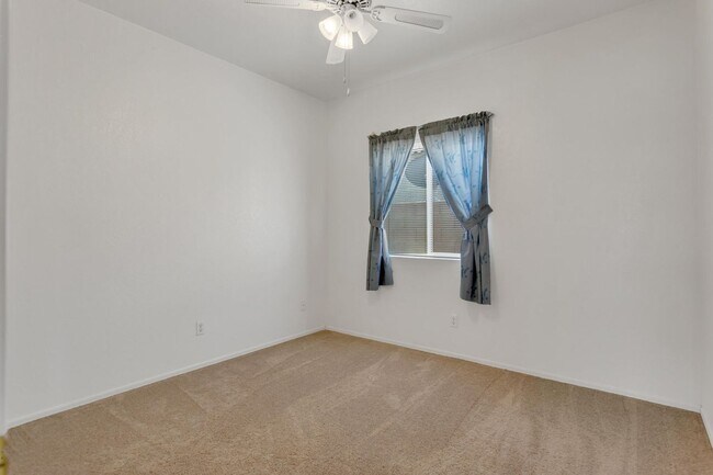 Building Photo - Beautiful 3 bedroom, 2 bath in great Mesa location!