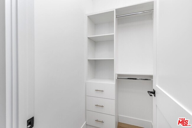 Building Photo - 5048 Cleon Ave