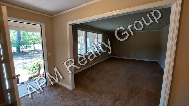 Building Photo - Large home in Southeast Columbia