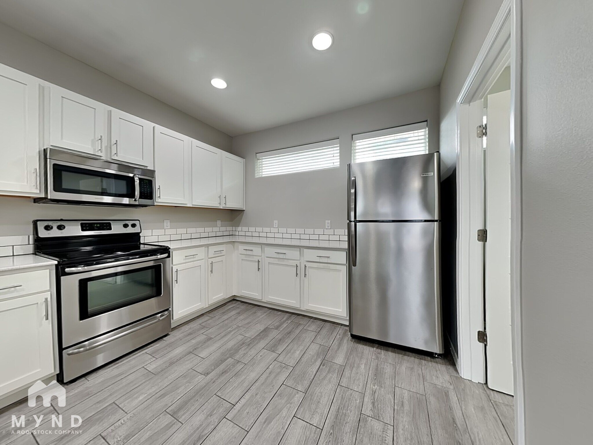 Building Photo - 122 E Sycamore St