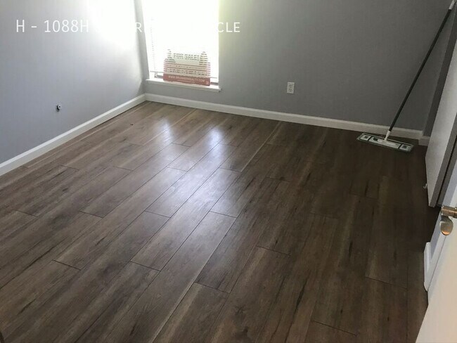 Building Photo - H-1088H S. Merrimar Circle
