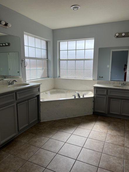 Building Photo - 4301 Capri Dr