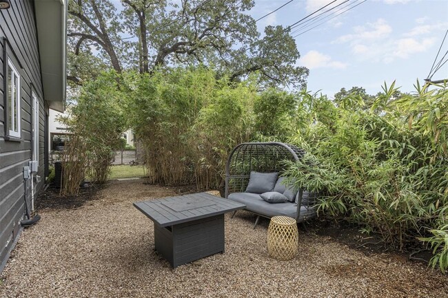 Building Photo - 909 Shelley Ave