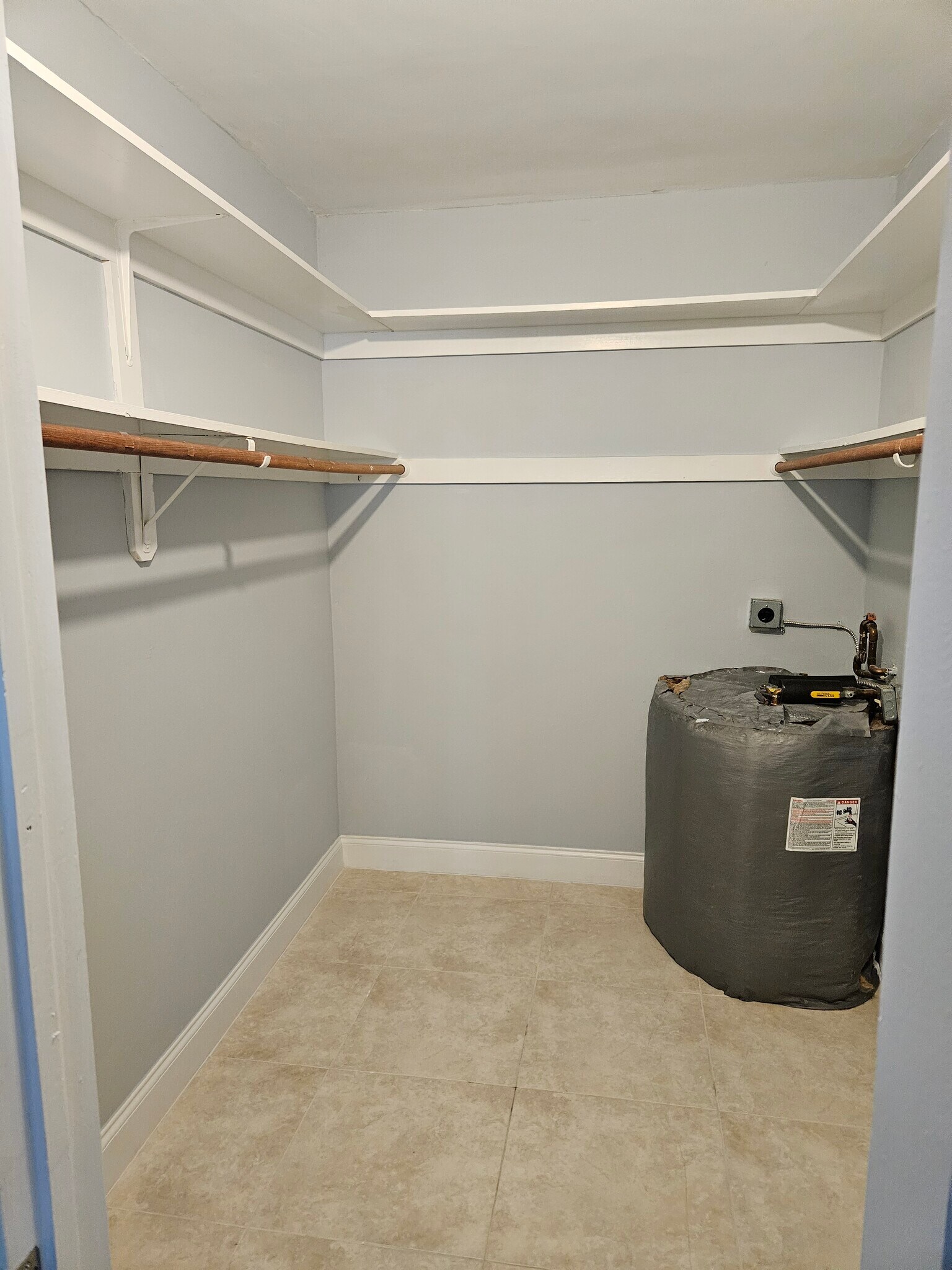 Master walk in closet - 669 W Oakland Park Blvd