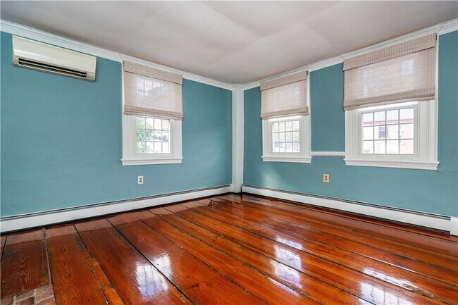 Building Photo - 19 King St