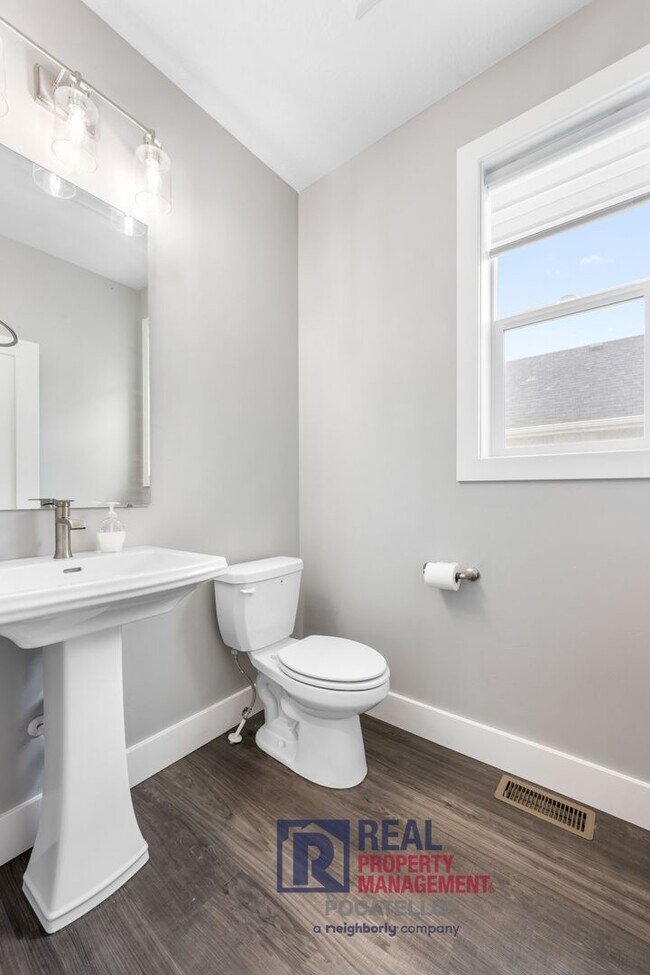 Building Photo - MOVE IN SPECIAL - Beautiful Brand New 6 be...