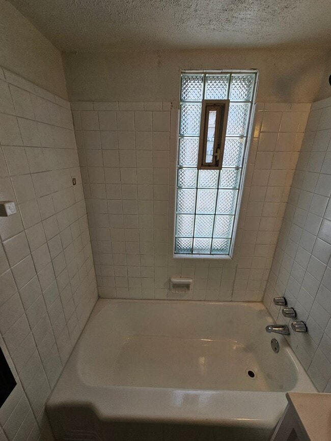 Building Photo - Come see your new home!