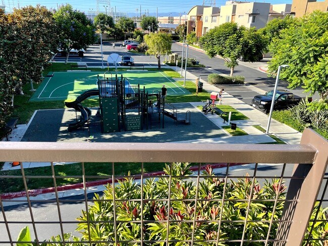 Building Photo - 5401 W 149th Plz