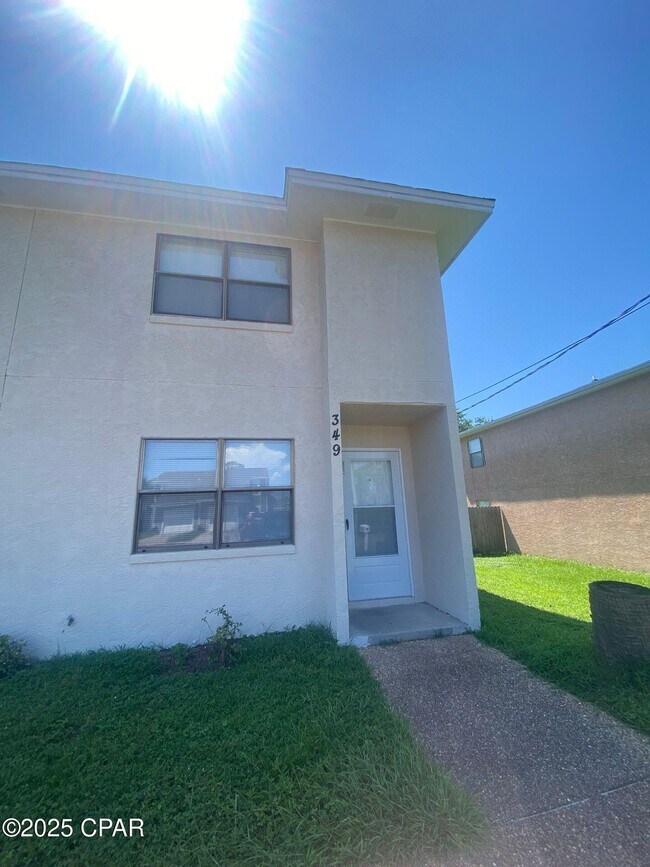 Primary Photo - 349 Mercedes Ave