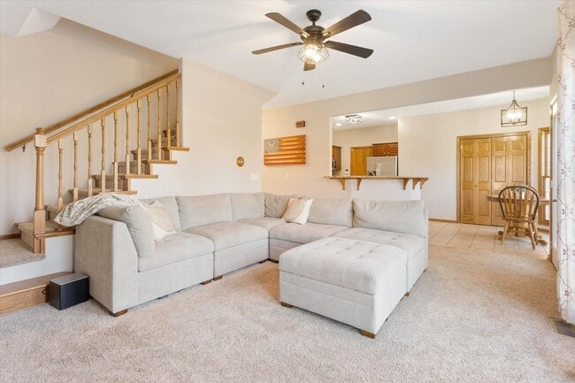 Building Photo - Home For Rent Bellevue.