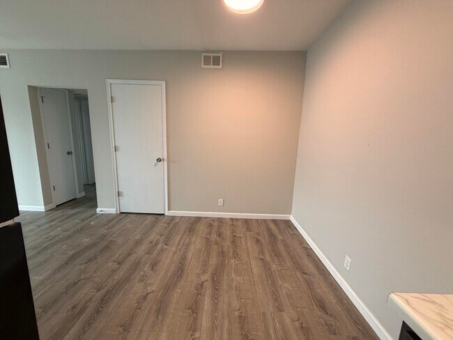 Building Photo - 3408 Balboa Ln