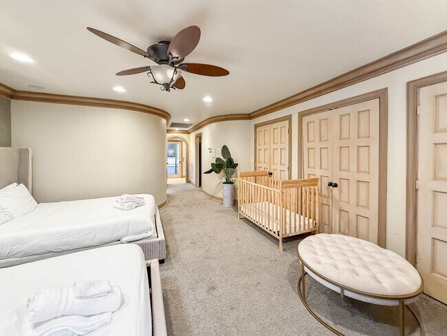 Building Photo - 602 S Front St