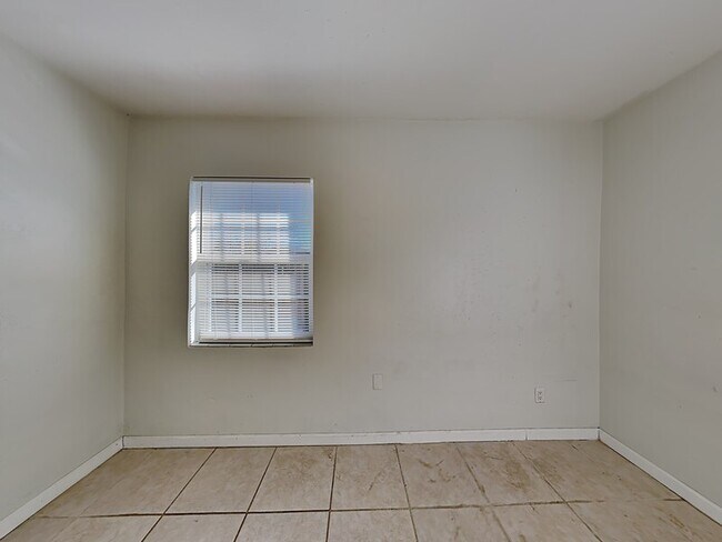 Building Photo - 142 Lynbrook Dr