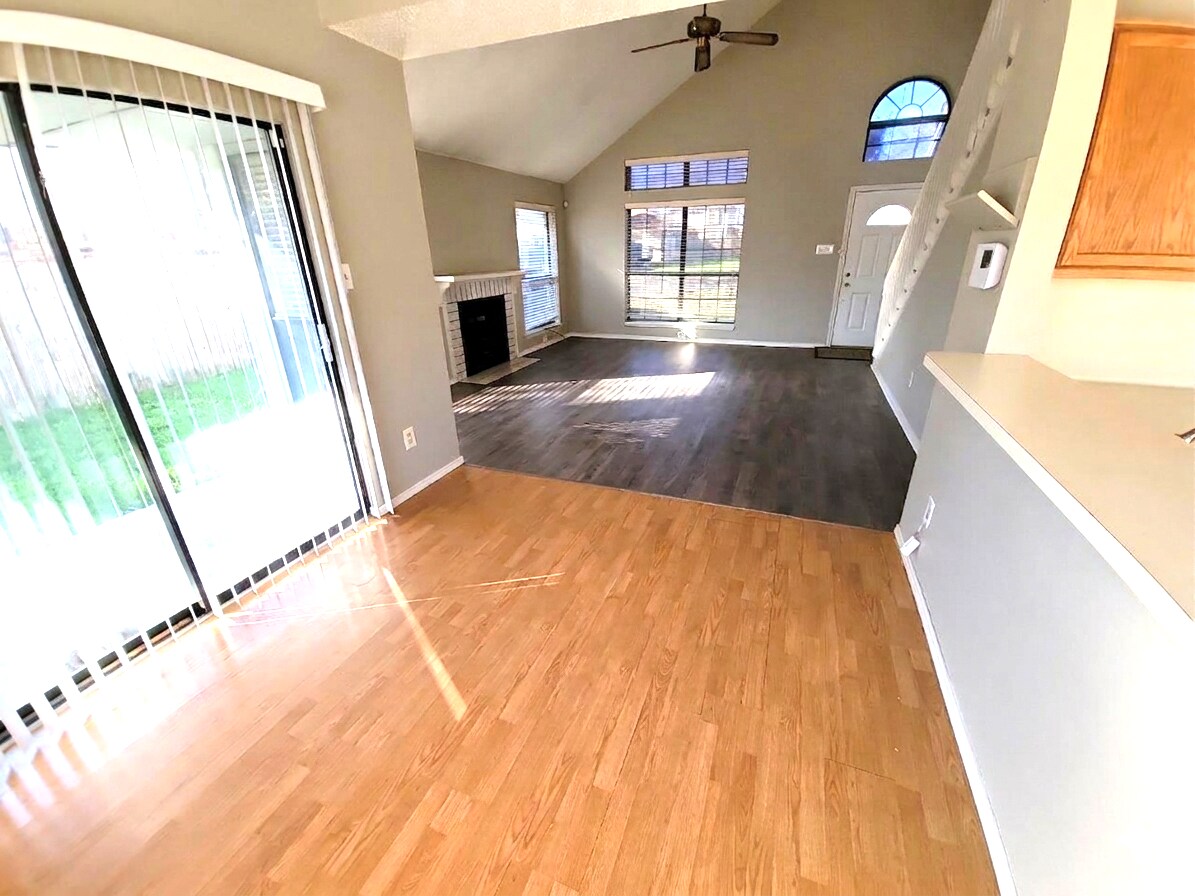 Building Photo - 6301 Fairlane Dr