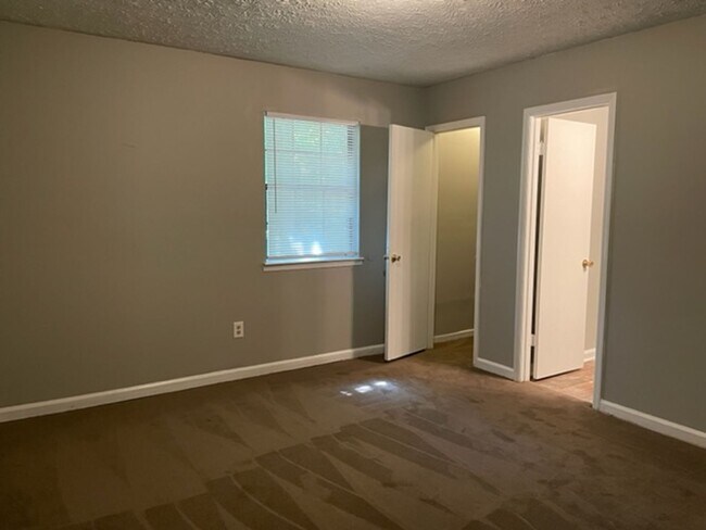 Building Photo - 2186 Jonathan Ave