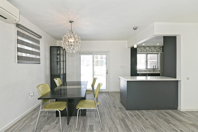 Building Photo - 222-03 Kingsbury Ave