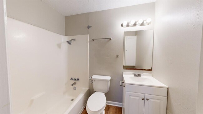 Building Photo - 500 Foch St