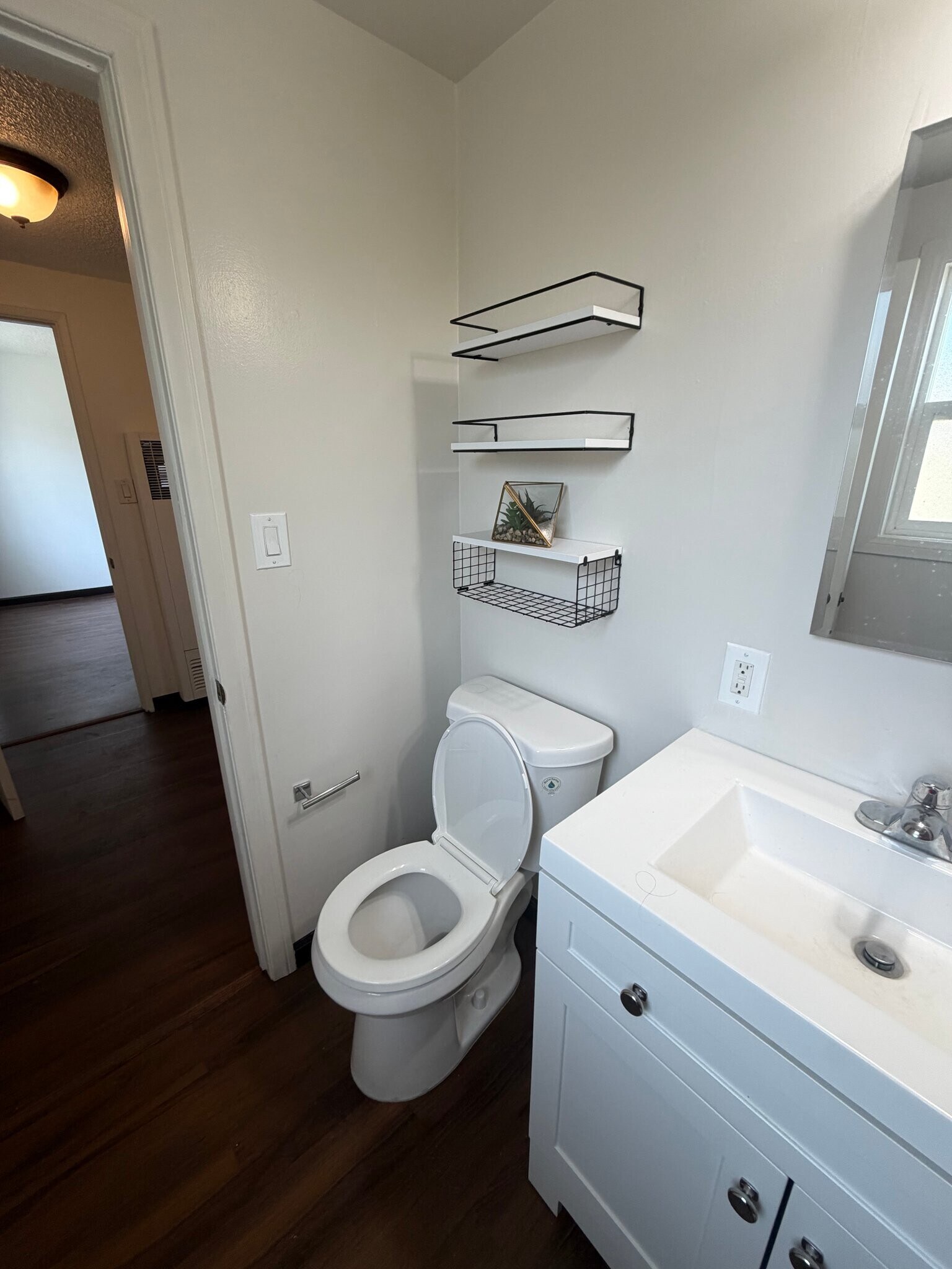Building Photo - 824 Glenway Dr