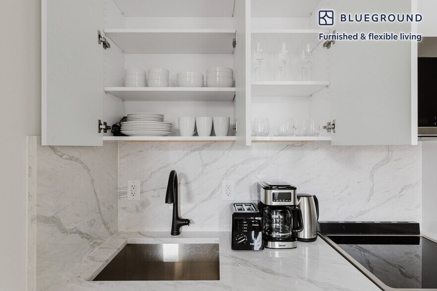 Building Photo - 250 Union Ave