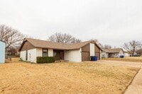 Building Photo - 4902 S Gum Ave