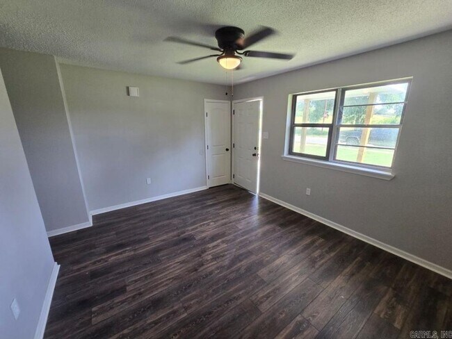Building Photo - 6500 Medford Ln