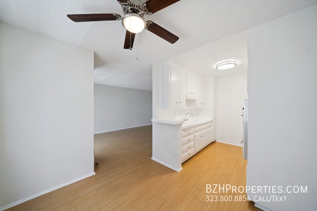 Building Photo - 7030 Lanewood Ave