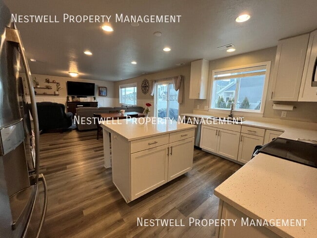 Building Photo - 1508 Waterfront Dr