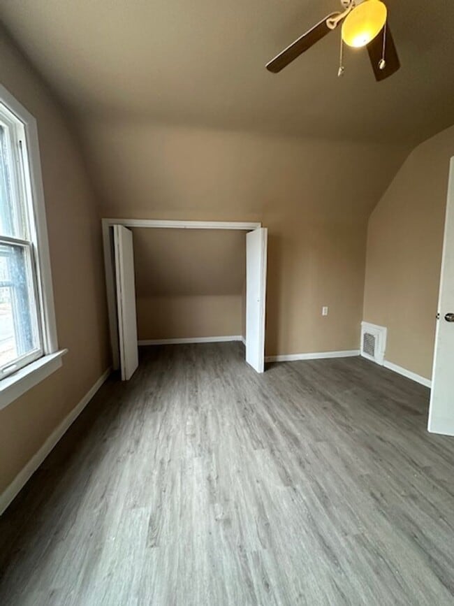 Building Photo - House for Rent with detached garage 3 BR/ 2 BA 61604