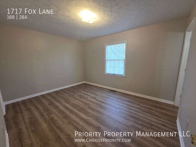 Building Photo - 1717 Fox Ln