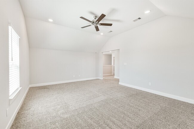 Building Photo - 13083 Clear View Dr