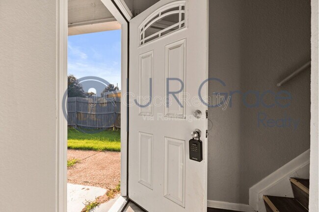 Building Photo - 1304 Chapel Creek Rd