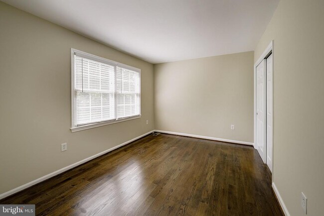 Building Photo - 4 Ritchfield Ct