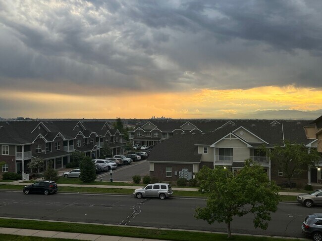 Building Photo - 1 bed 1 bath w/ Beautiful Mountain views!