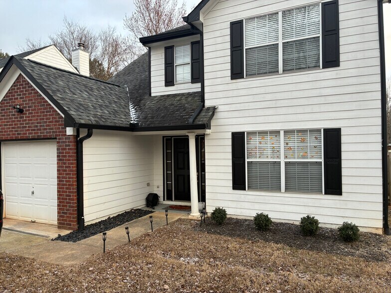 Building Photo - Room in House on Browns Mill Trail