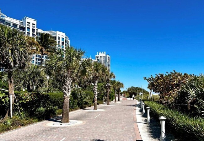 Building Photo - 5838 Collins Ave