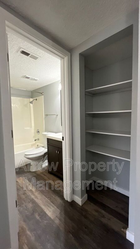 Building Photo - 3405 Holdrege St