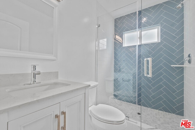 Building Photo - 10 N Primrose Ave