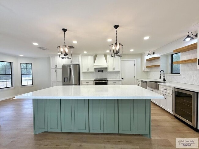 Building Photo - 35059 Anaqua Dr