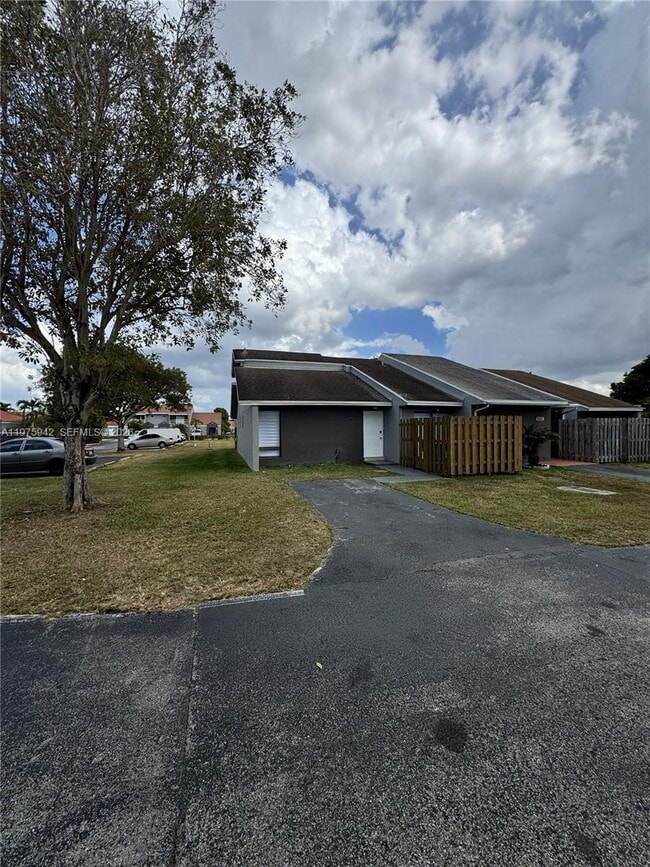 Building Photo - 8341 SW 148th Pl