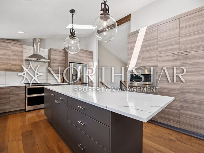 Building Photo - Elevated Northwest Living with Panoramic Views