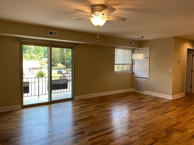 Building Photo - One bedroom one bathroom apartment off of West Union - Downtown Morganton