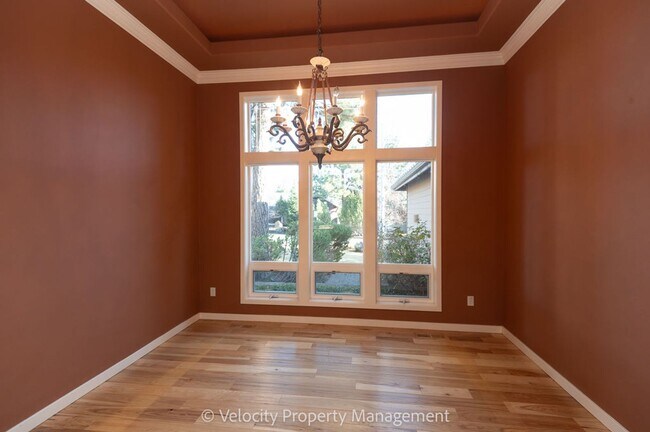 Building Photo - Single Level Home Near Rivers Edge Golf Course!