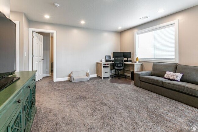 Building Photo - Awesome upgraded House w 2 car attached