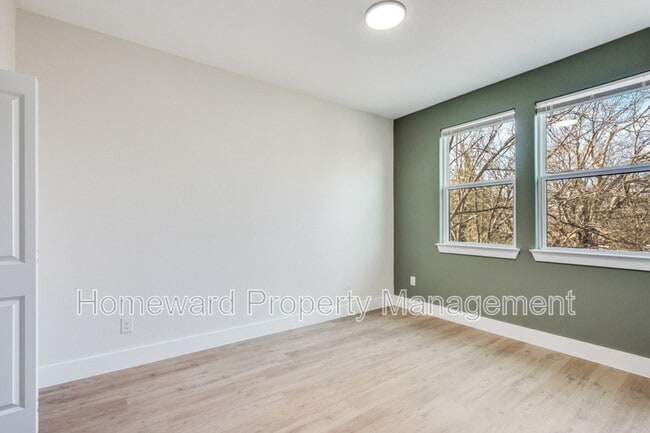 Building Photo - 825 Stamps Ave