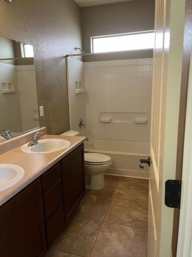 Building Photo - 1307 Paso Robles Ave