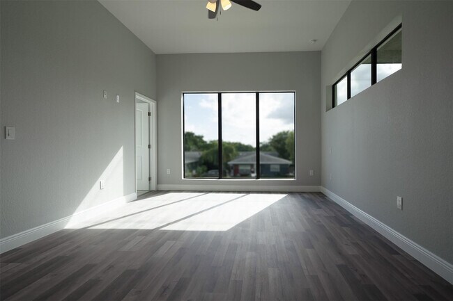 Building Photo - 333 NW 41st St