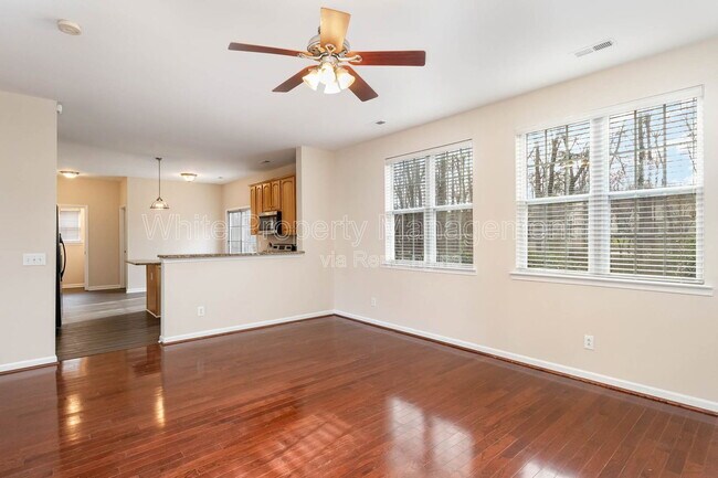 Building Photo - 17304 Commons Crossing Dr
