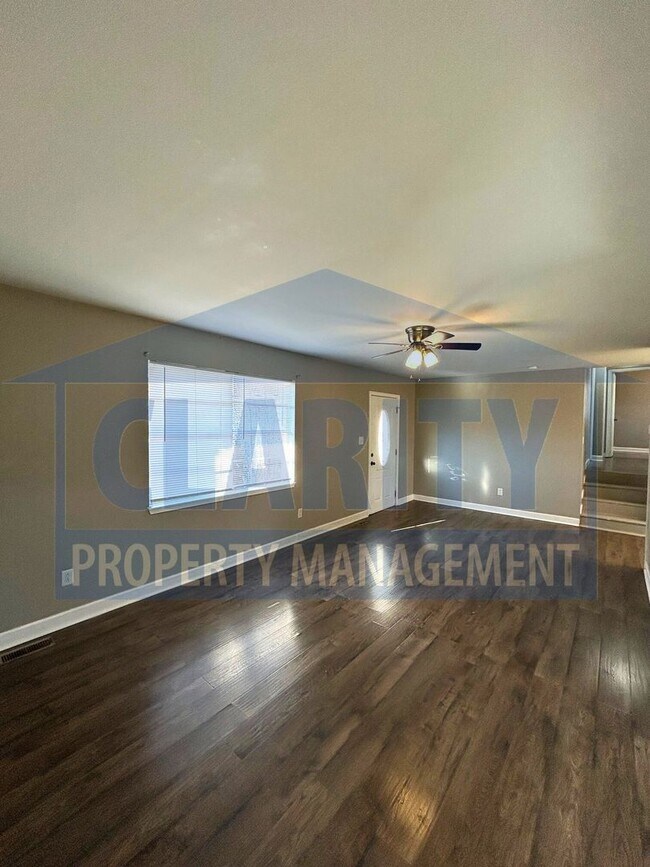 Building Photo - Super cute 3 bedroom house!!